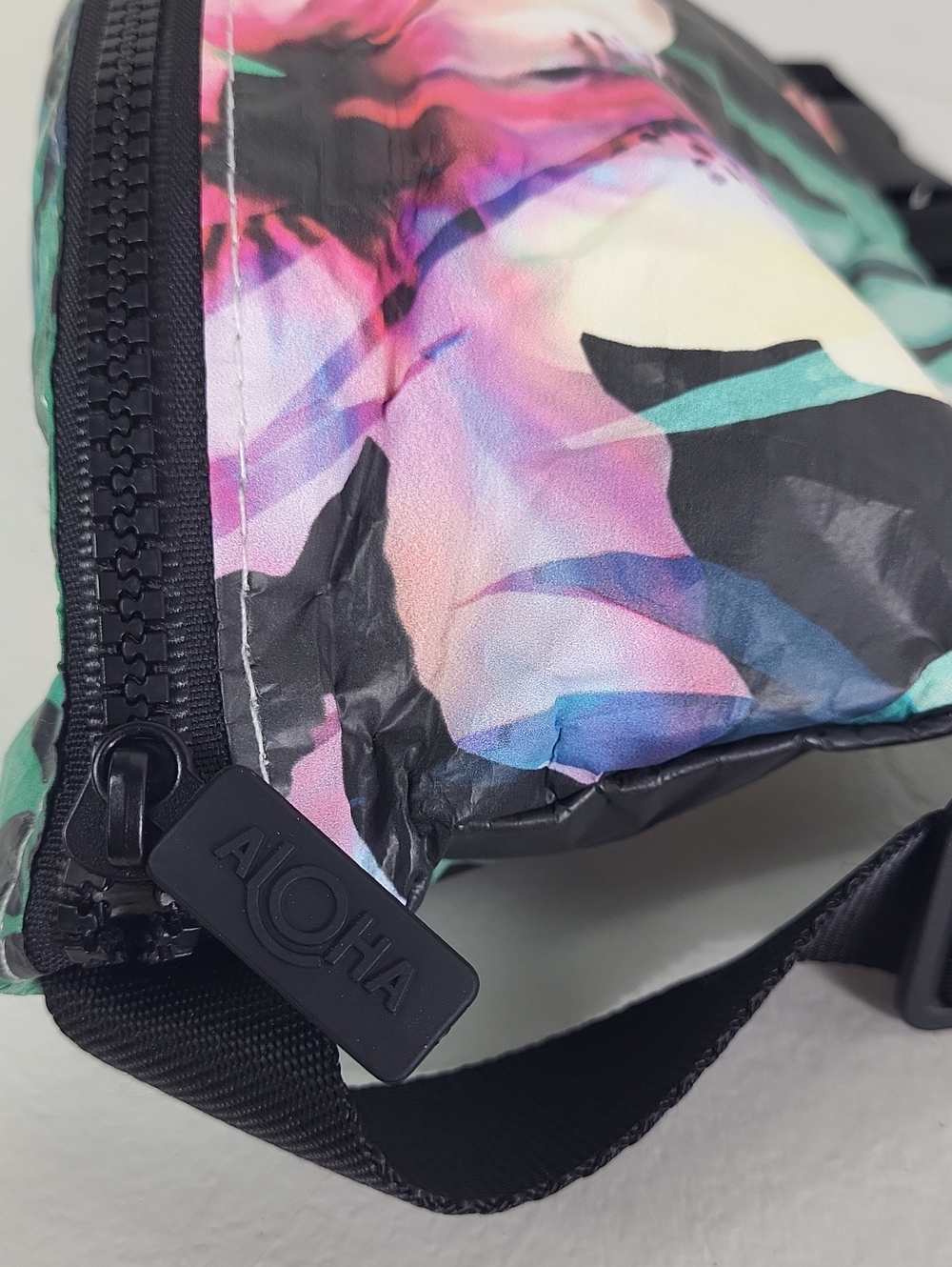 Paradise x Aloha White Logo Hip Pack - Picture 8 of 8